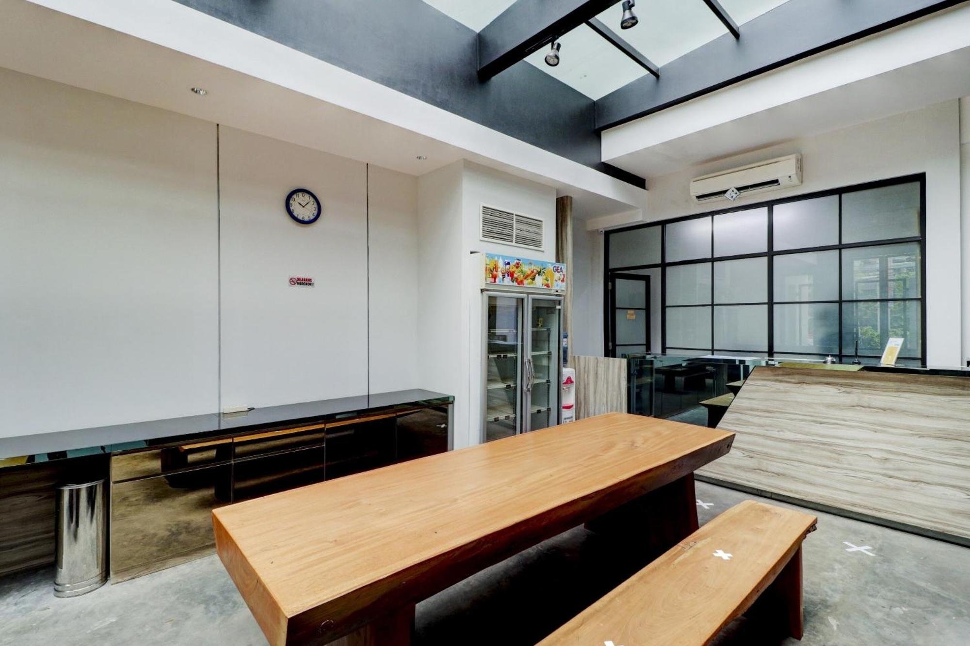 Collection O Cihampelas Near Ciwalk Formerly I Sleep Hotel บันดุง ภายนอก รูปภาพ